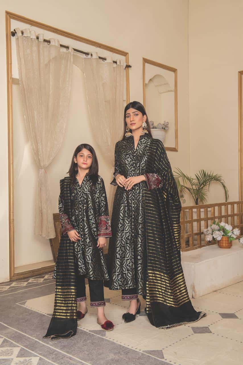 Khadijah Vol 12 - Black image 1